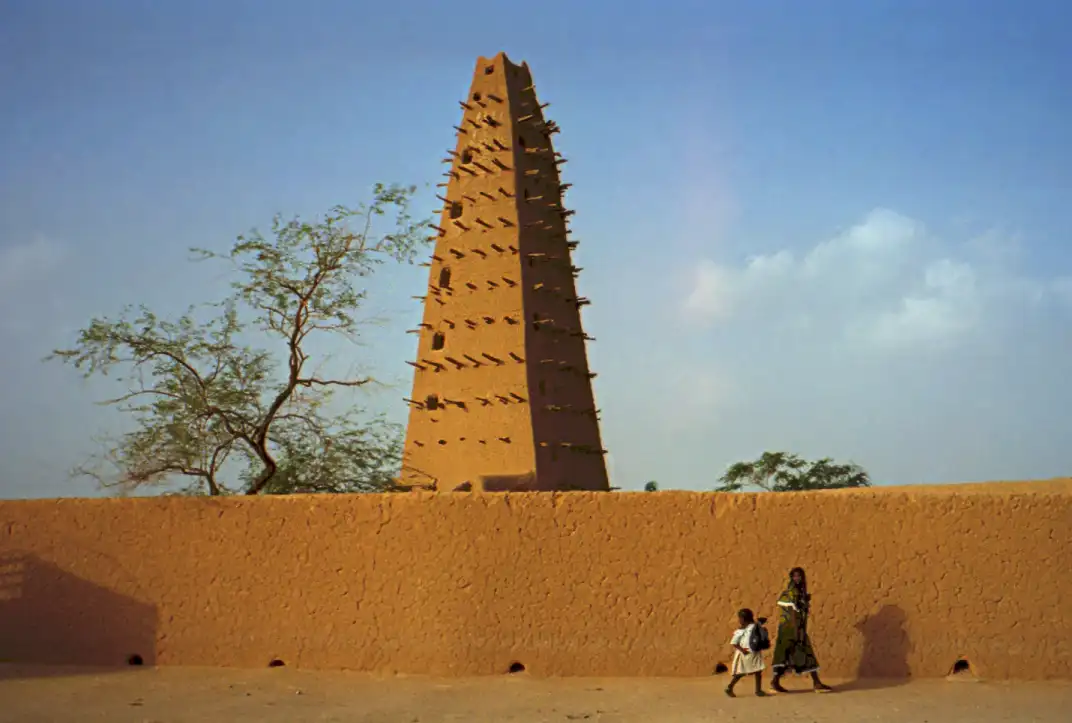 Travel guide to Niger featuring the iconic Grand Mosque of Agadez