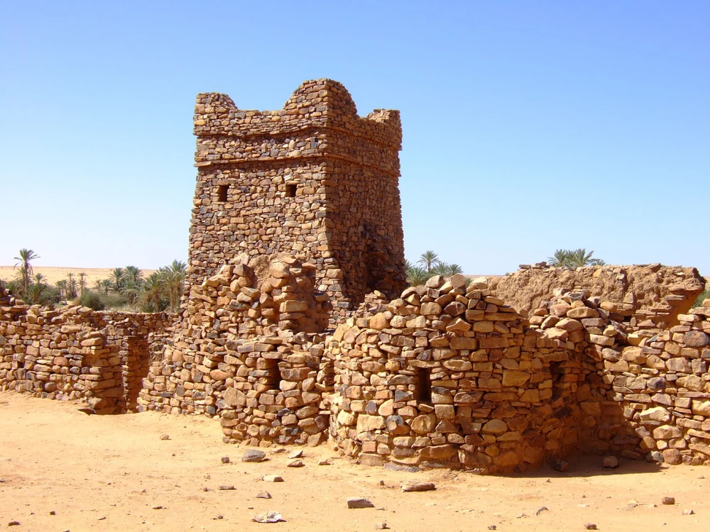 Travel guide to Mauritania featuring the ancient city of Chinguetti in the Sahara