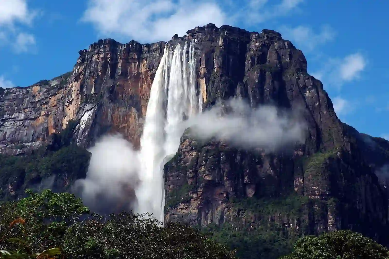 Travel guide to Venezuela featuring Angel Falls and the Andes mountains