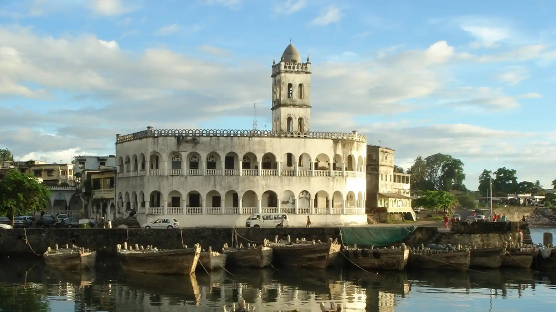 Travel guide to Comoros featuring the Old Friday Mosque in Moroni port