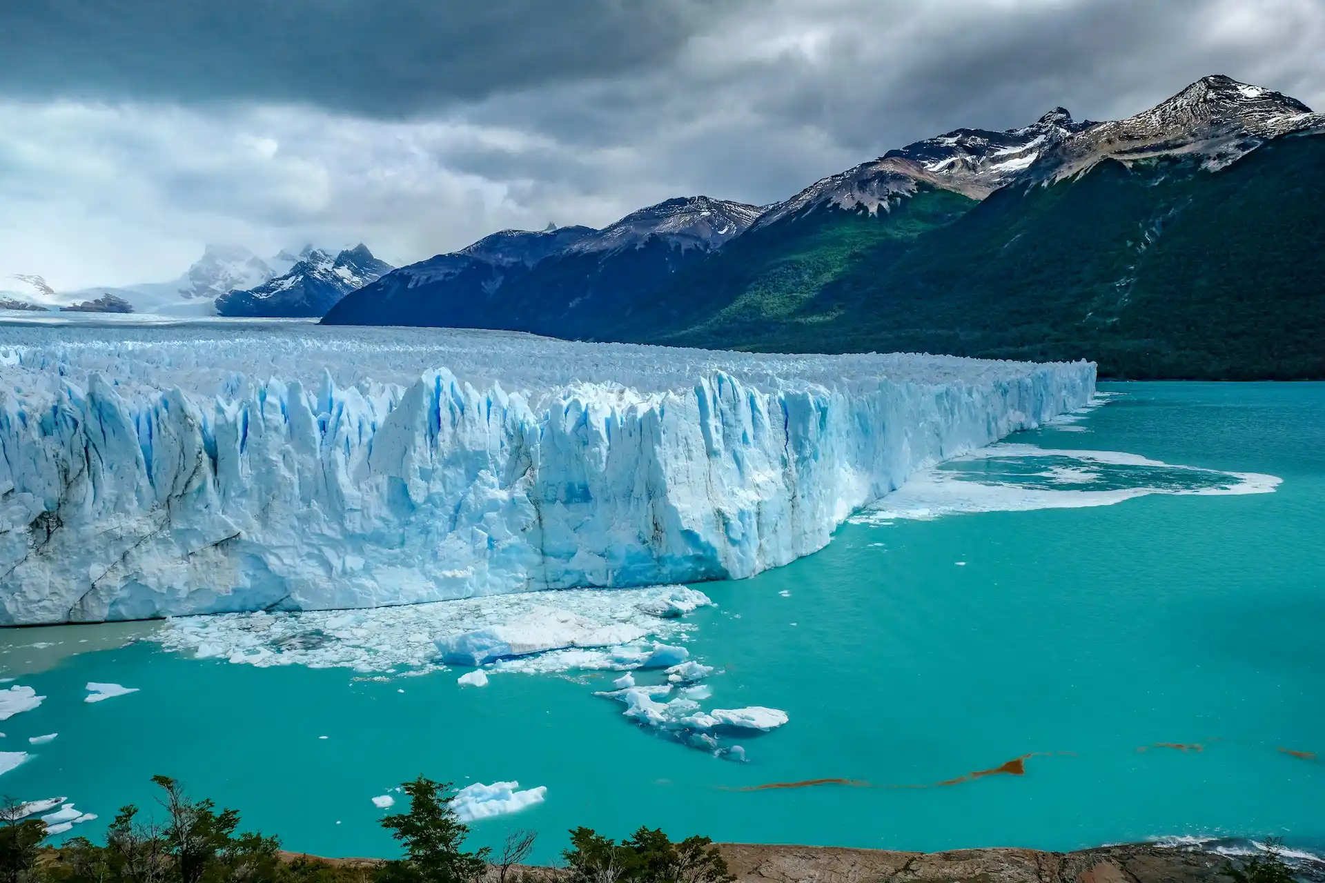 Travel guide to Argentina featuring Perito Moreno Glacier and Patagonia
