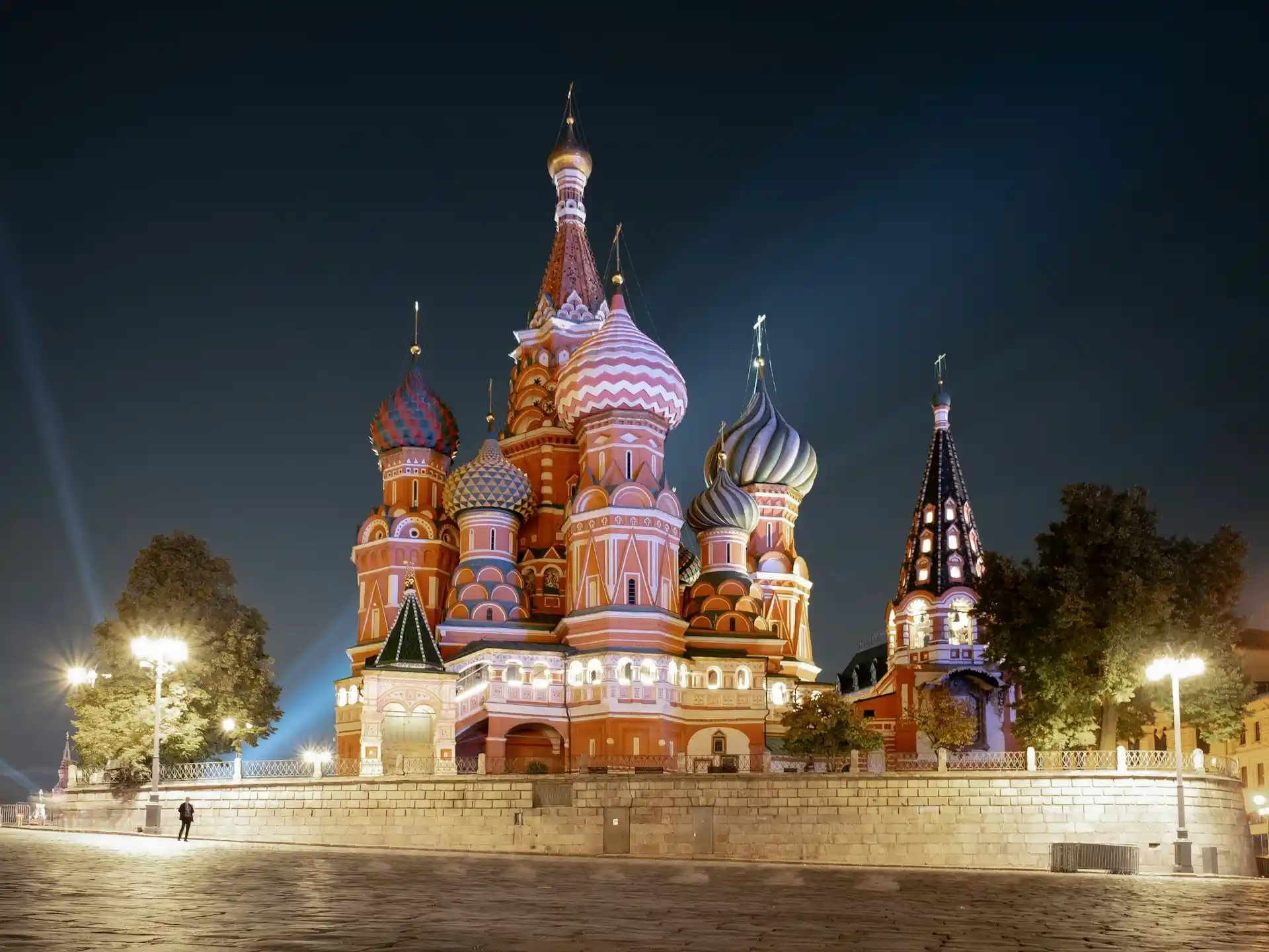 Travel guide to Russia featuring Saint Basil Cathedral on Red Square in Moscow
