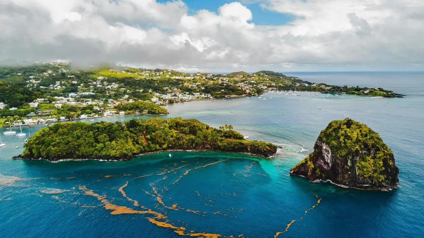 Travel guide to Saint Vincent and the Grenadines featuring the Grenadines islands and turquoise waters