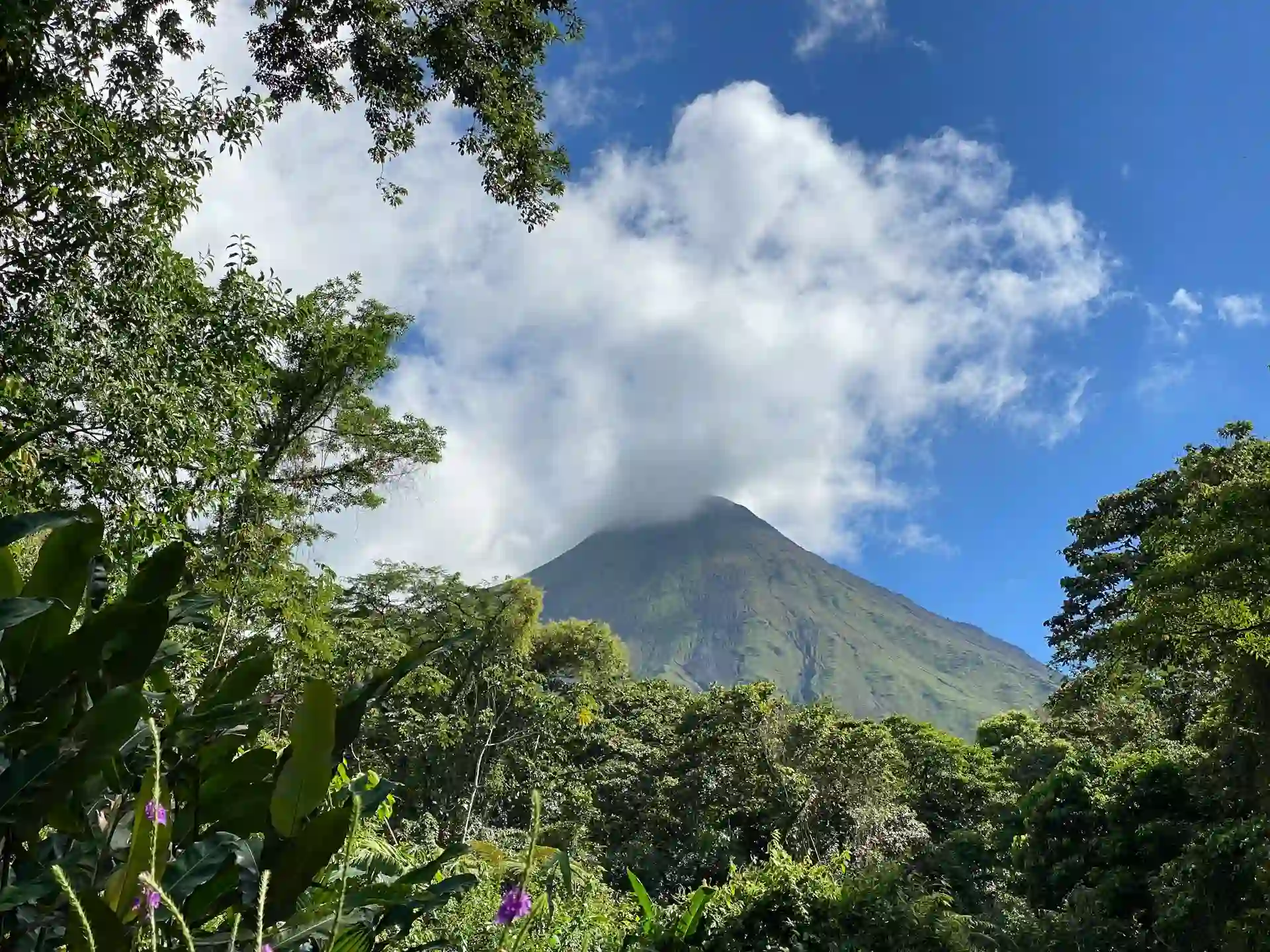 Travel guide to Costa Rica featuring Arenal Volcano and rainforest