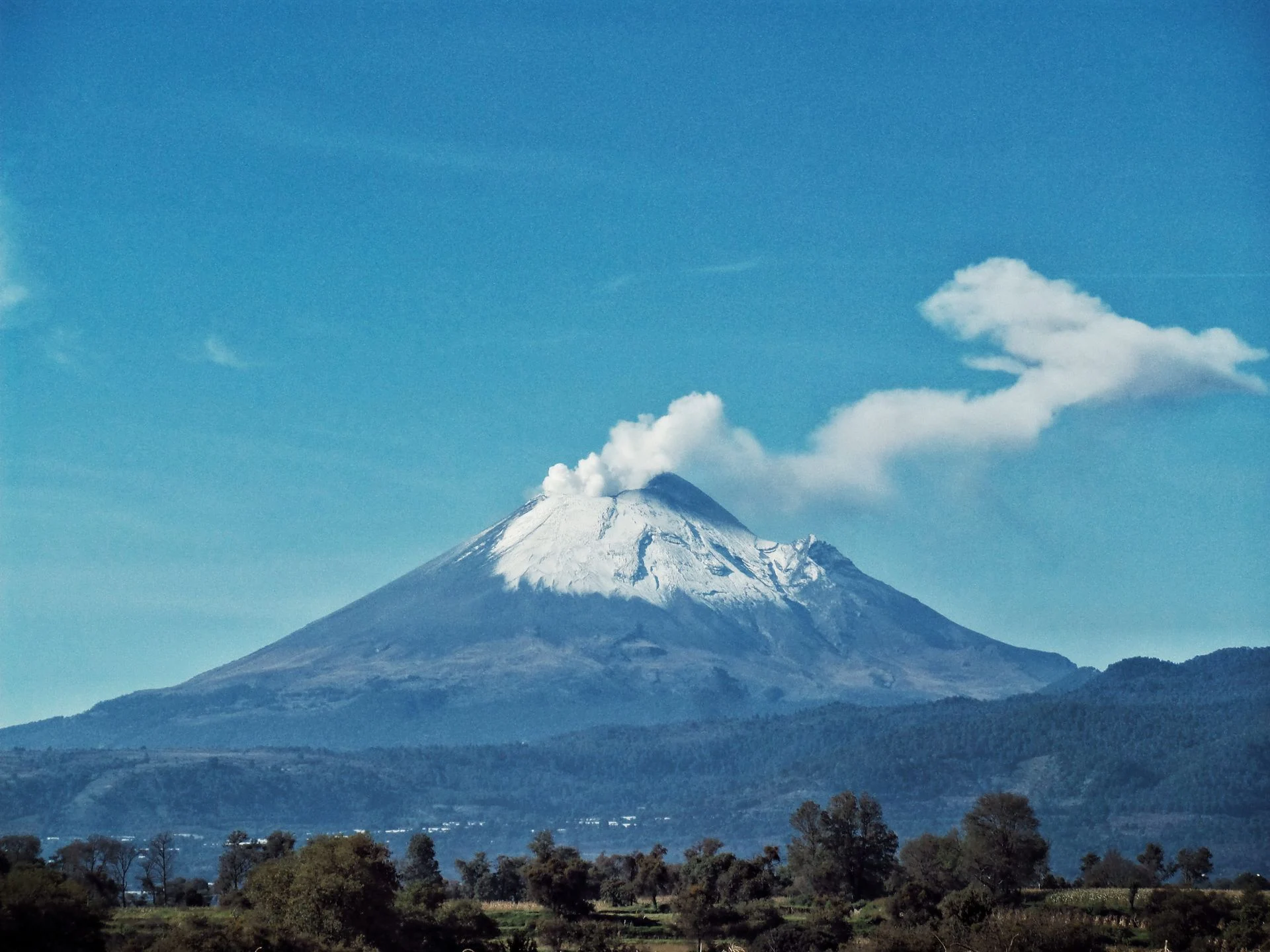 Popocatepetl Mexico Active Smoking Stratovolcano